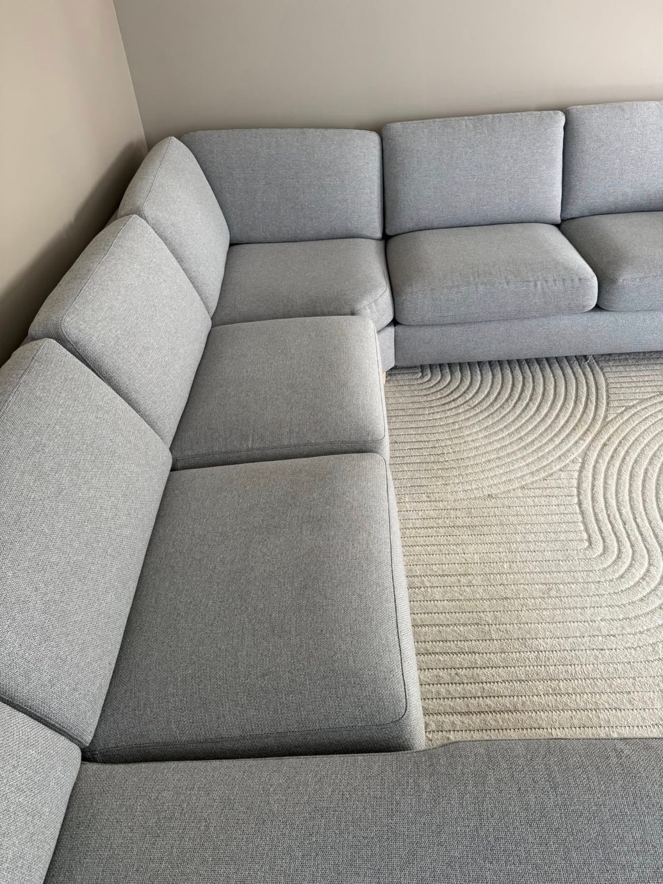 Sofa etter dyprengjøring fra Rensespesialisten — som ny